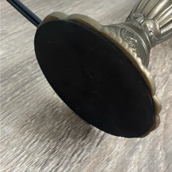 Tiffany style stained glass lamp - Picture 12 of 14